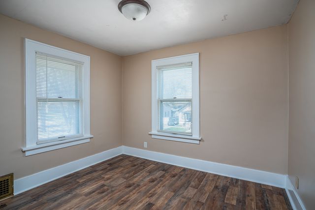 911 W 16th Street, Davenport, IA 52804