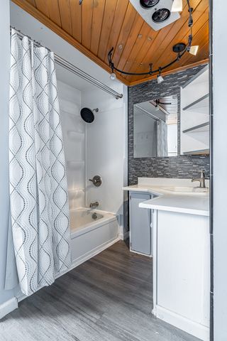 911 W 16th Street, Davenport, IA 52804