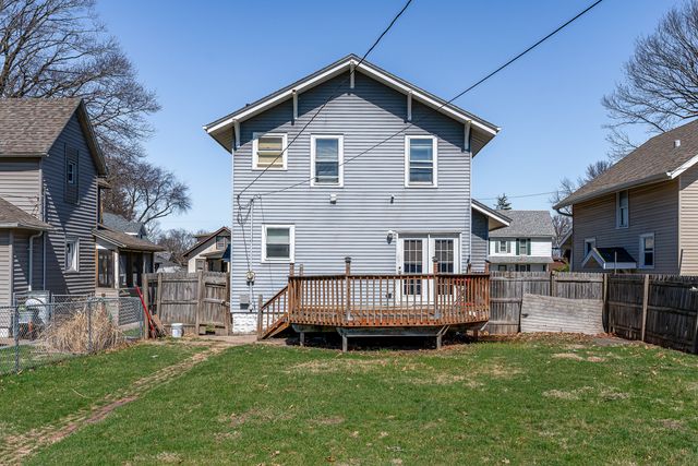 911 W 16th Street, Davenport, IA 52804