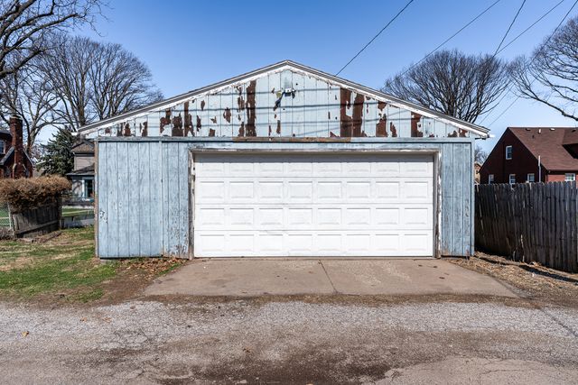 911 W 16th Street, Davenport, IA 52804