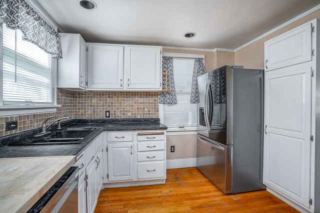 911 W 16th Street, Davenport, IA 52804