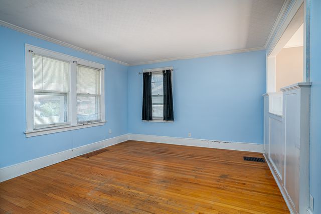 911 W 16th Street, Davenport, IA 52804