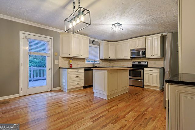 125 Picketts Lake Drive, Acworth, GA 30101