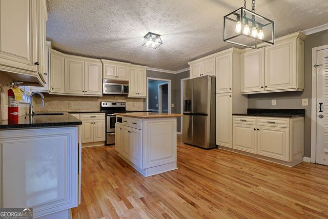 125 Picketts Lake Drive, Acworth, GA 30101