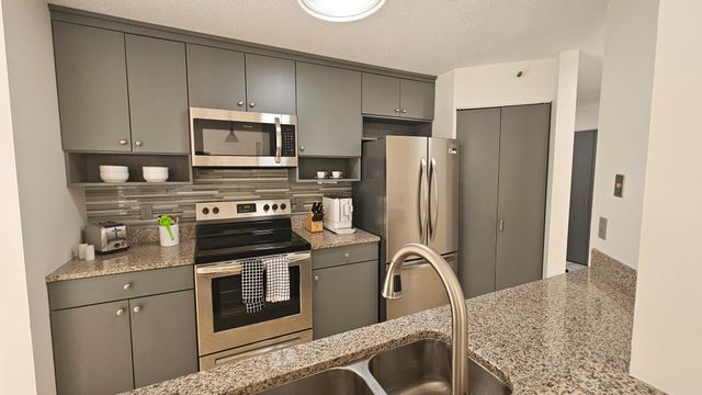 7622 York Avenue S 1205, Edina, MN 55435