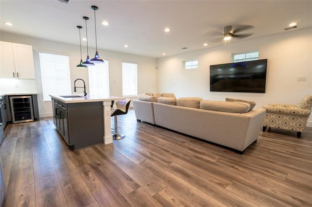 2056 Johanna Drive F, Houston, TX 77055