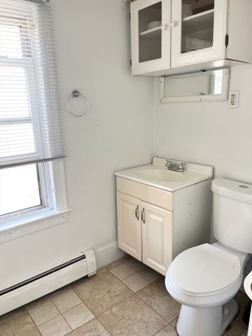 576 Sea St, Quincy, MA 02169