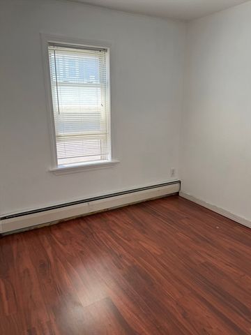 576 Sea St, Quincy, MA 02169