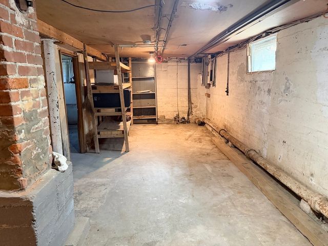 576 Sea St, Quincy, MA 02169