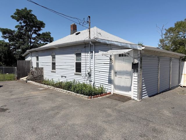 576 Sea St, Quincy, MA 02169