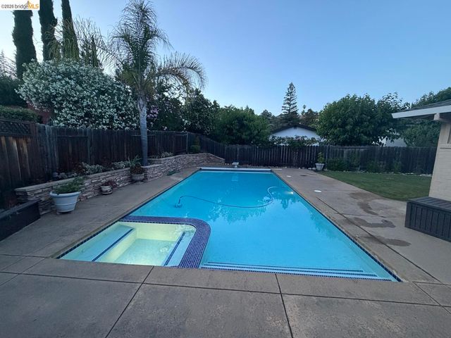 631 Sherree CT, Martinez, CA 94553