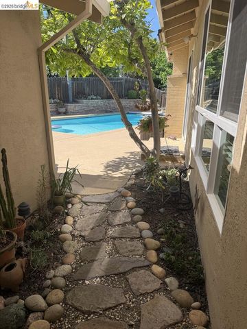 631 Sherree CT, Martinez, CA 94553
