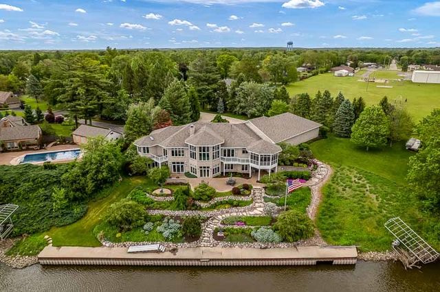 111 Sycamore Lane, Machesney Park, IL 61115