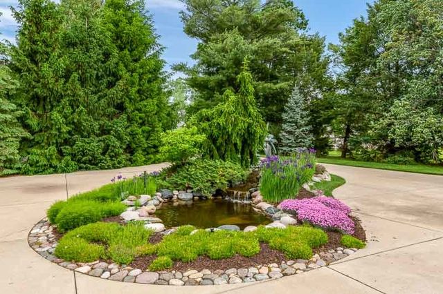 111 Sycamore Lane, Machesney Park, IL 61115
