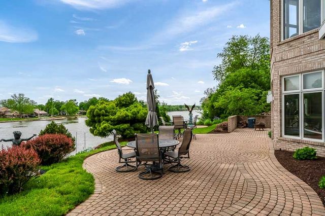 111 Sycamore Lane, Machesney Park, IL 61115
