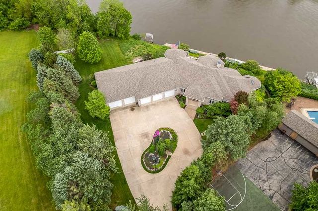 111 Sycamore Lane, Machesney Park, IL 61115
