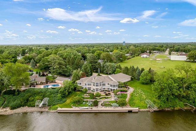 111 Sycamore Lane, Machesney Park, IL 61115