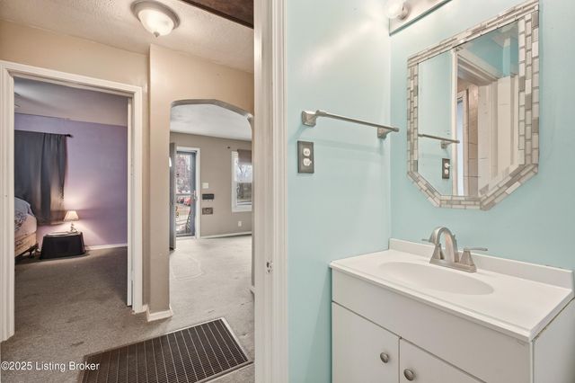 1600 Thornberry Ave, Louisville, KY 40215