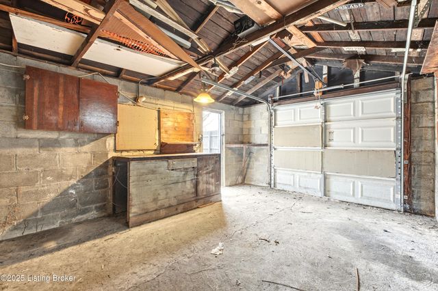 1600 Thornberry Ave, Louisville, KY 40215