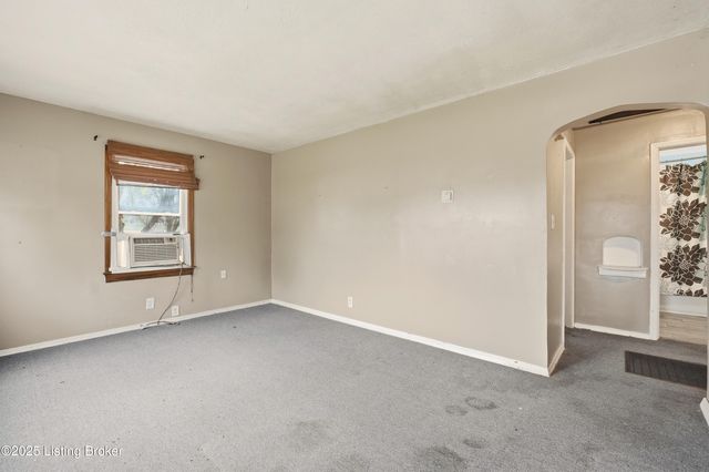 1600 Thornberry Ave, Louisville, KY 40215