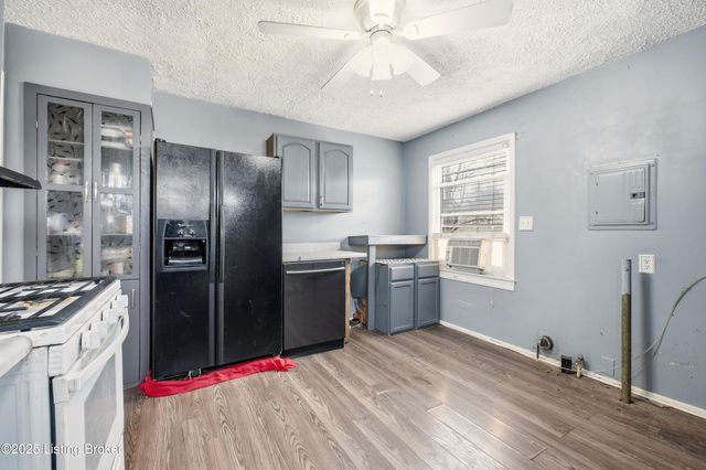 1600 Thornberry Ave, Louisville, KY 40215