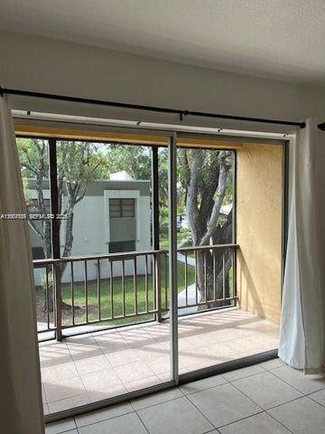 7925 SW 104th St 202E, Miami, FL 33156