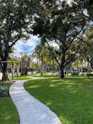 7925 SW 104th St 202E, Miami, FL 33156