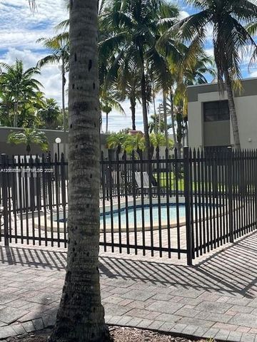 7925 SW 104th St 202E, Miami, FL 33156