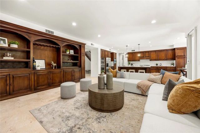 1049 S Summer Breeze, Anaheim Hills, CA 92808