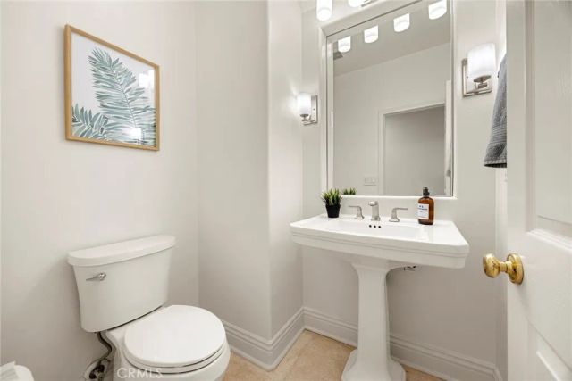 1049 S Summer Breeze, Anaheim Hills, CA 92808