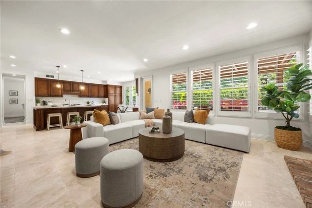 1049 S Summer Breeze, Anaheim Hills, CA 92808
