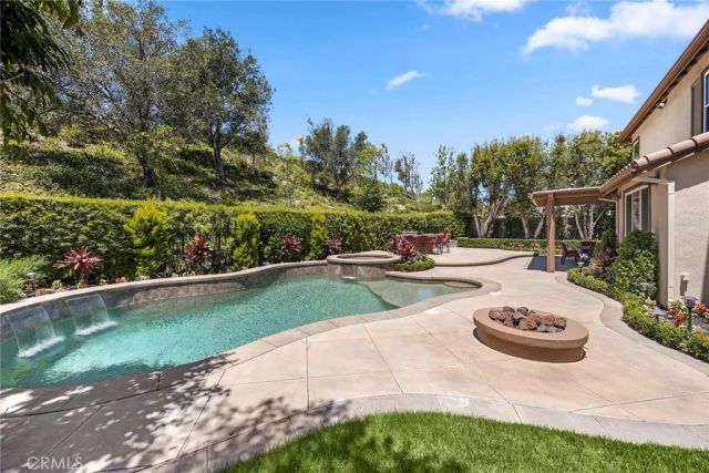 1049 S Summer Breeze, Anaheim Hills, CA 92808