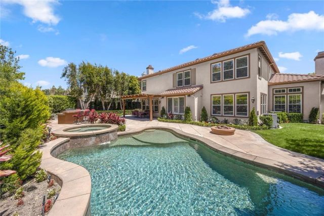 1049 S Summer Breeze, Anaheim Hills, CA 92808