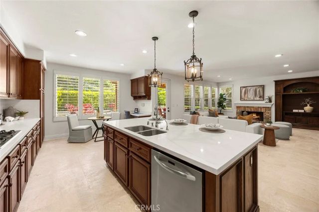 1049 S Summer Breeze, Anaheim Hills, CA 92808