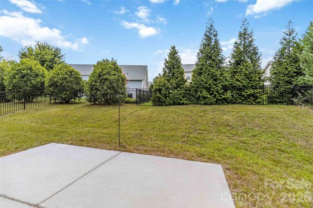 15718 Gallant Ridge Place, Huntersville, NC 28078