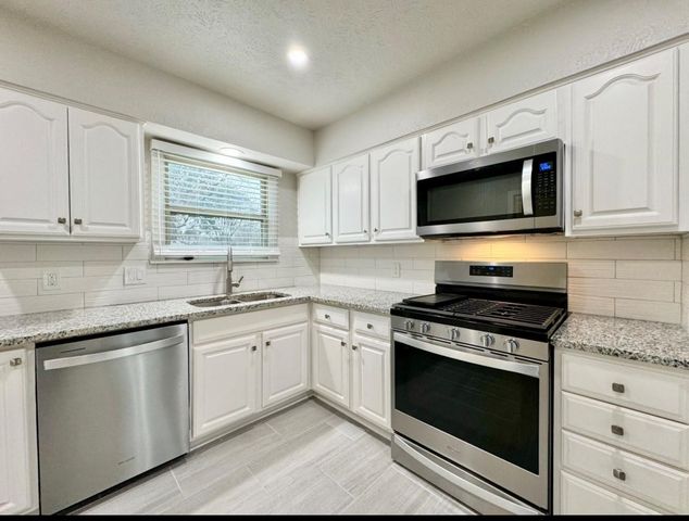 515 Bondstone Drive, Dallas, TX 75218