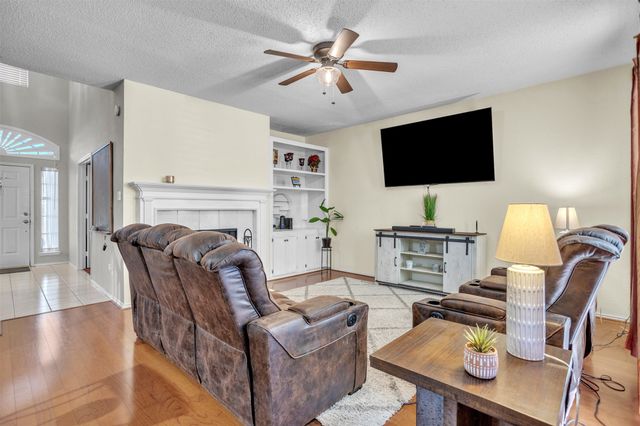 2500 Redfield Drive, Mesquite, TX 75181