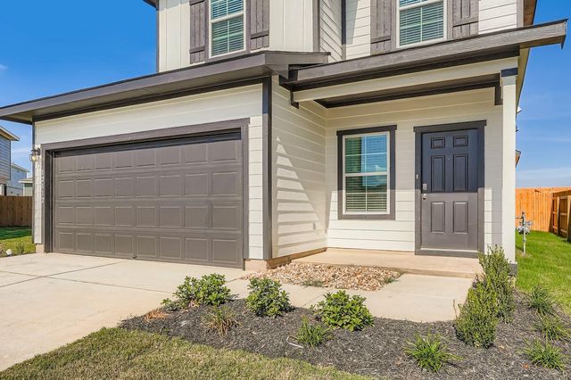 12112 Douglas Fir CIR, Mustang Ridge, TX 78610