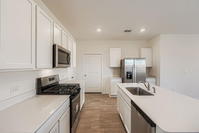 12112 Douglas Fir CIR, Mustang Ridge, TX 78610