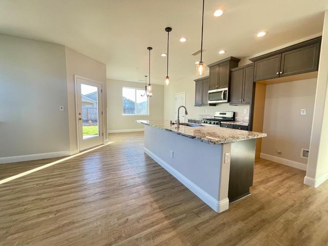 15783 W. Crimson Ave, Kerman, CA 93630