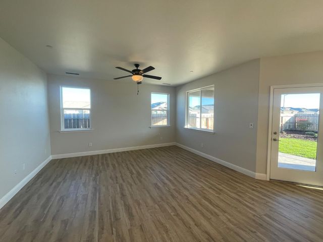 15783 W. Crimson Ave, Kerman, CA 93630