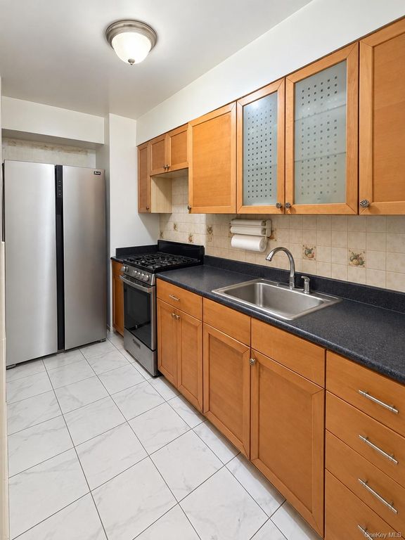 86-16 60th Avenue 4Q, Elmhurst, NY 11373 — exterior