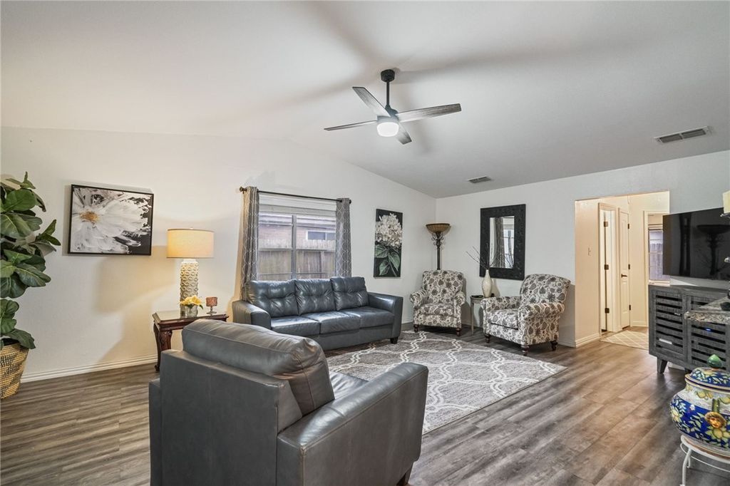 7217 Kress Cir D4, Corpus Christi, TX 78413 — exterior