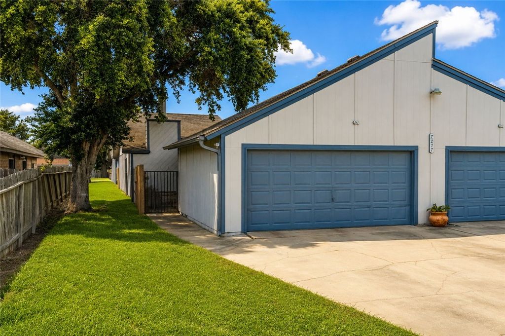 7217 Kress Cir D4, Corpus Christi, TX 78413 — photo 2