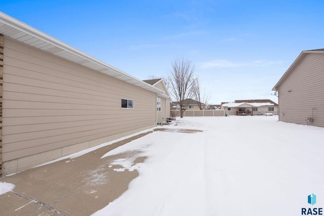 2009 S Purdue Ave Avenue, Sioux Falls, SD 57106