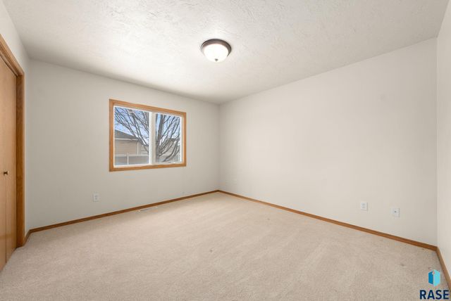 2009 S Purdue Ave Avenue, Sioux Falls, SD 57106