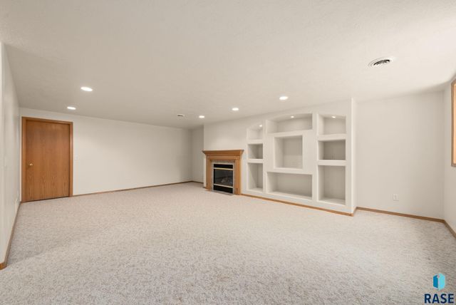 2009 S Purdue Ave Avenue, Sioux Falls, SD 57106