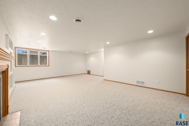 2009 S Purdue Ave Avenue, Sioux Falls, SD 57106