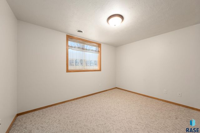 2009 S Purdue Ave Avenue, Sioux Falls, SD 57106