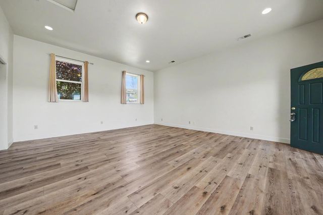 2611 Hartvickson Ln, Valley Springs, CA 95252